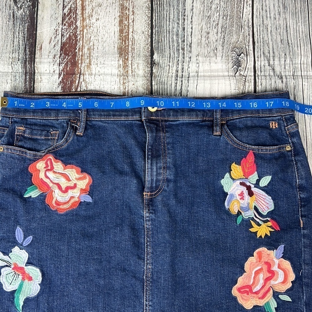 Tommy Hilfiger Denim Skirt  with Floral Design Sz 16 - Picture 6 of 10